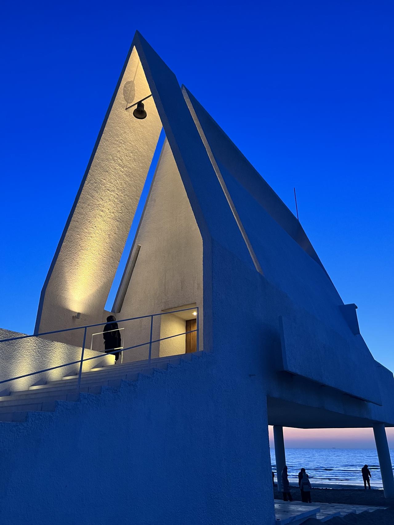 ‎Check network for missing images.