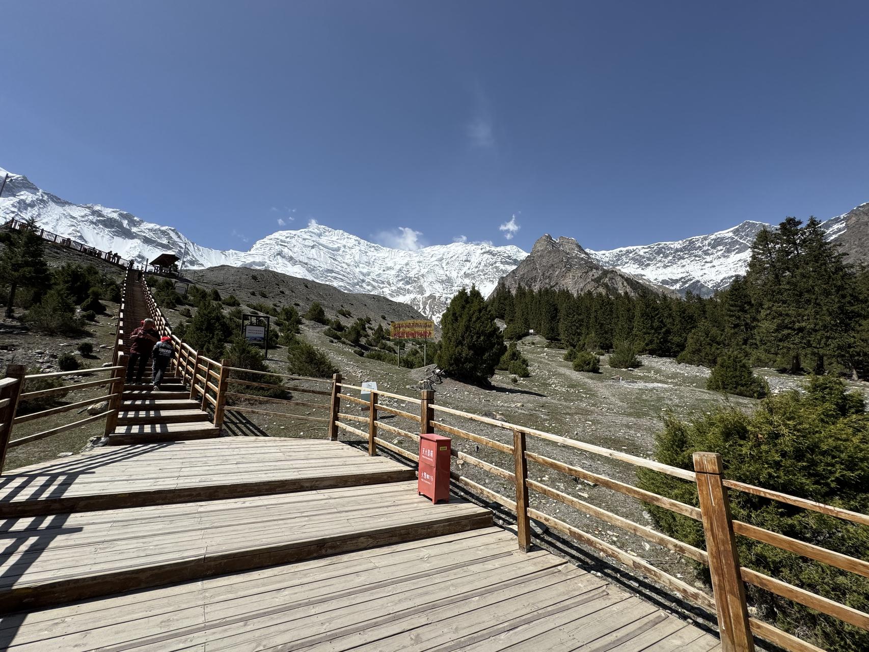 ‎Check network for missing images.