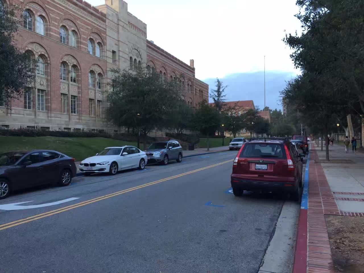 ‎Check network for missing images.