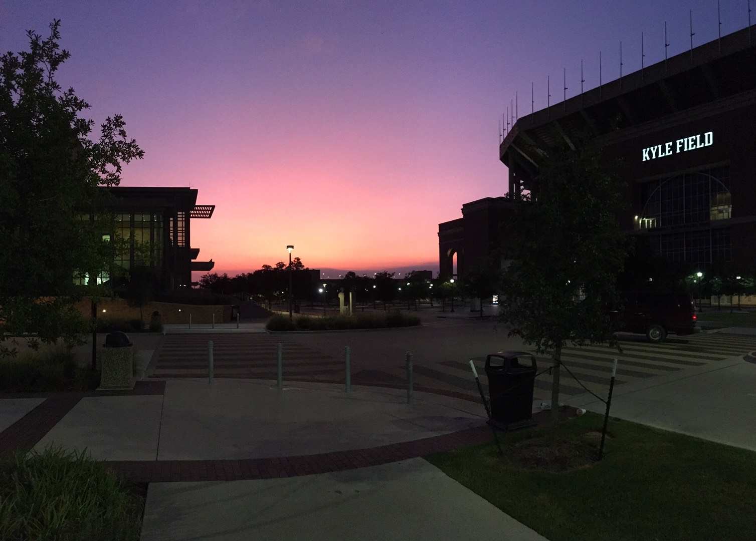 ‎Check network for missing images.