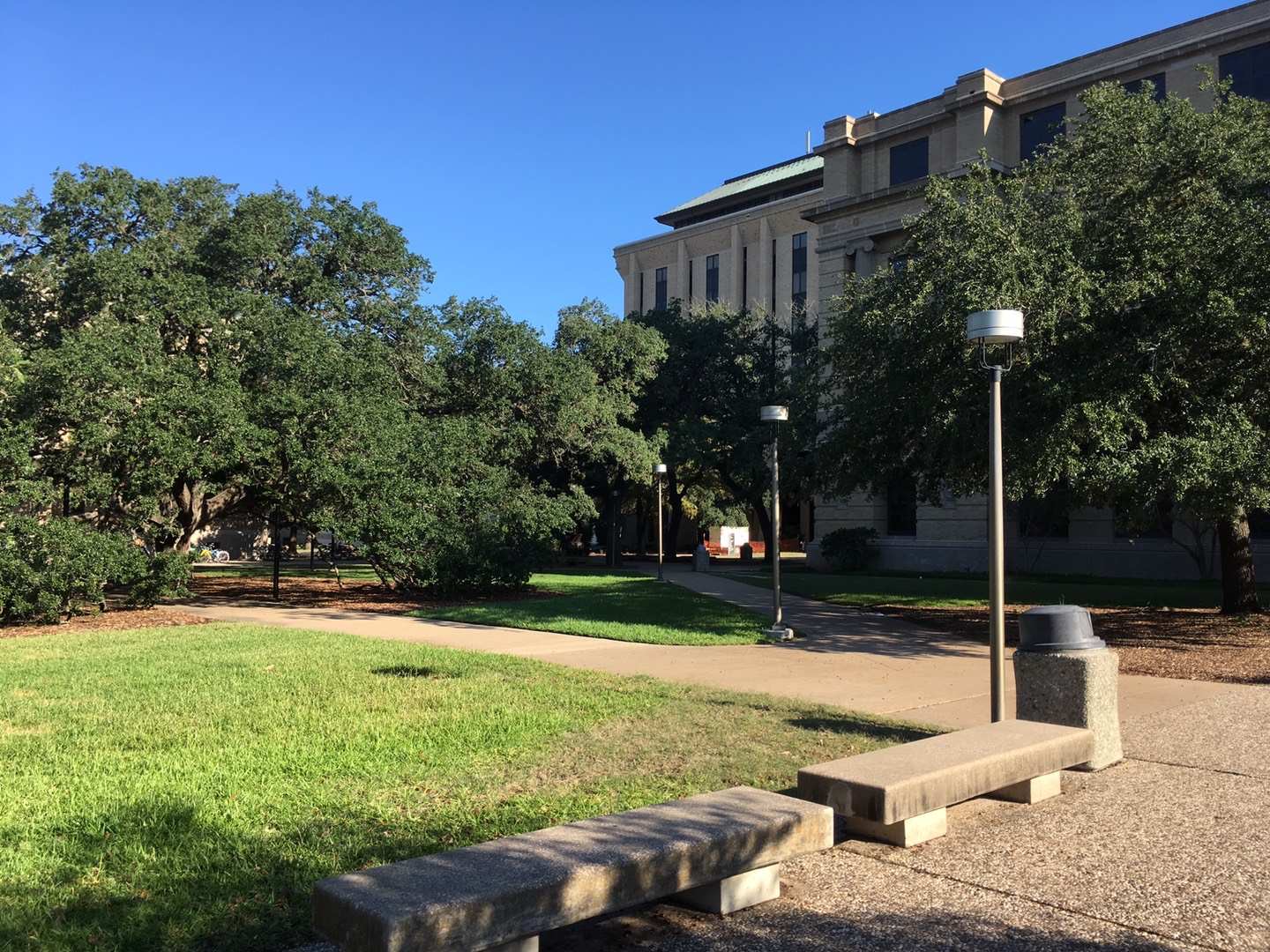 ‎Check network for missing images.